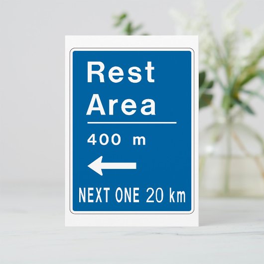 Uitnodigingen met wegwijsbord rustplaats