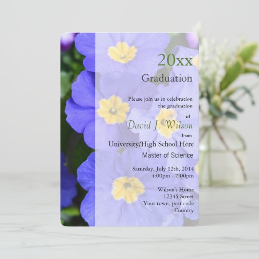 Uitnodigingen tot graduatie van  blauwe tuinbloeme (Staand voorkant)
