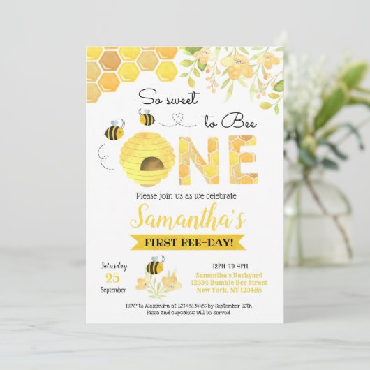 Uitnodigingen van Bumble Bee First Birthday (Staand voorkant)