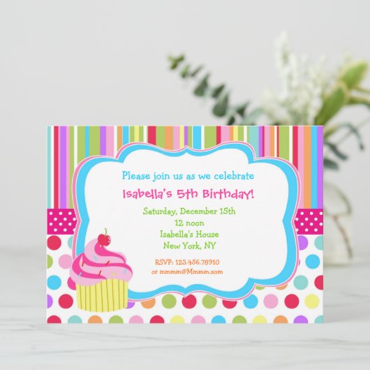 Uitnodigingen van de Rainbow Cupcake Birthday Part (Staand voorkant)