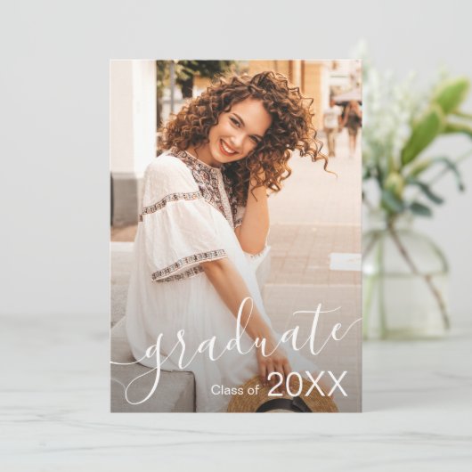 Uitnodigingen van Elegant Script Photo Graduation (Staand voorkant)