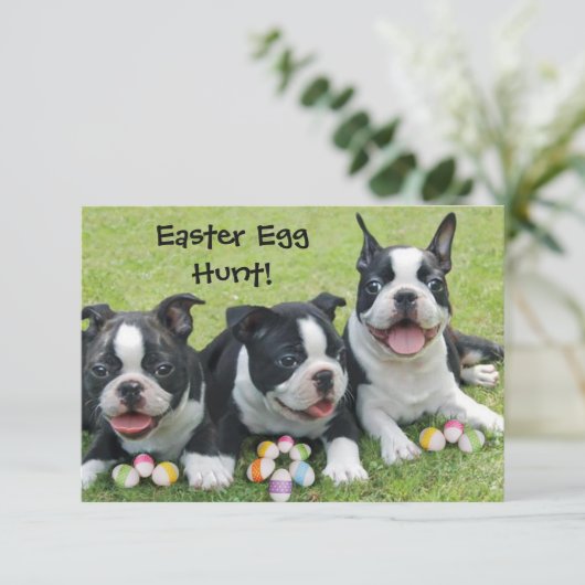 Uitnodigingen van paaseierhonden met terloops van (Staand voorkant)