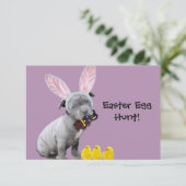 Uitnodigingen van paaspuppies met eitjes met tong (Staand voorkant)