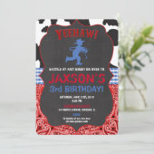 Uitnodigingen voor blauwe rode zwarte jongen (Staand voorkant)