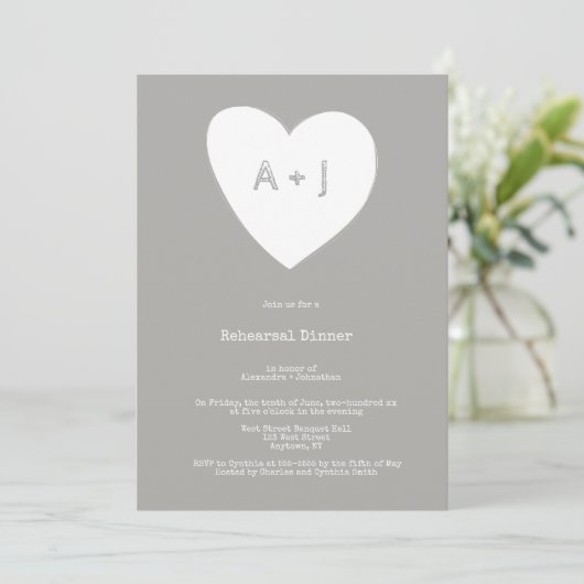 Uitnodigingen voor een modern hartenmonogram voor  (Staand voorkant)