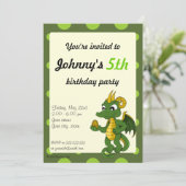 Uitnodigingen voor groene dragon cartoon verjaarda (Staand voorkant)