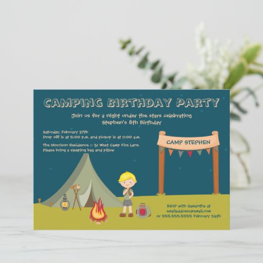 Uitnodigingen voor het kampeerfeest van jongens (Staand voorkant)