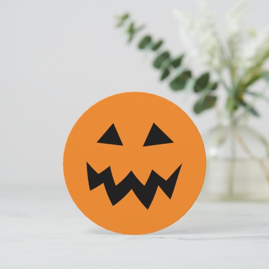 Uitnodigingen voor ronde pumpkin Halloween Birthda (Staand voorkant)