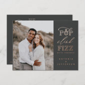Uitnodigingen voor verlovingsfeest met pop clink f (Voorkant / Achterkant)