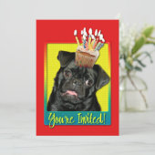 Uitnodigingscupcake - Pug - Ruffy Kaart (Staand voorkant)