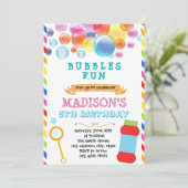 Uitnodigingskaart met leuke bubbels tekst kaart (Staand voorkant)