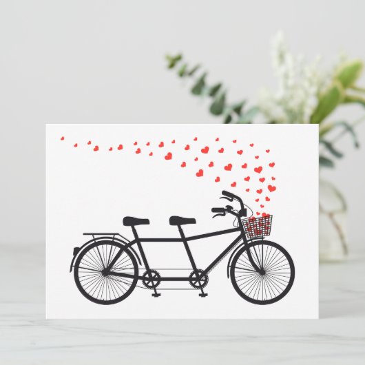 Uitnodigingtandem fiets met rood hart kaart (Staand voorkant)