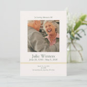 Uitnodigingtemplate rouwdienst – Beige & Groen Kaart (Staand voorkant)