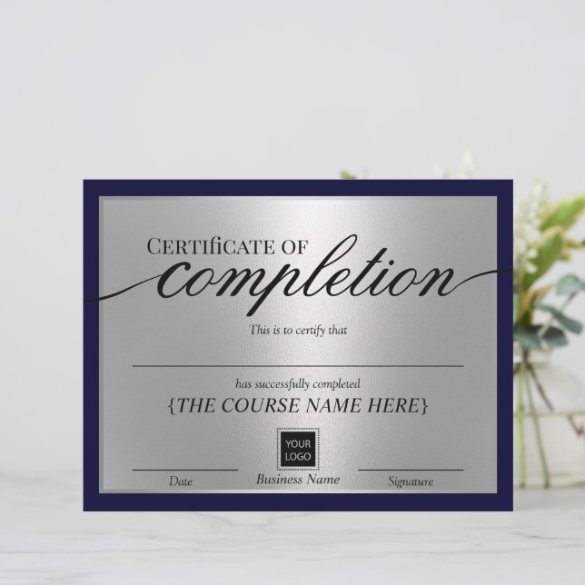 Uitreiking van de "Completion Navy & Silver Award" (Staand voorkant)