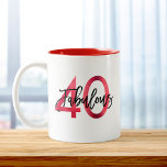 Uitstekend 40e | Moderne elegante chique rode verj Tweekleurige Koffiemok<br><div class="desc">Vier uw fantastische chique 40e verjaardag met deze moderne,  elegante mok met penseelhandbelettering en rood / zwart ontwerp. De kleur van het interieur kan hieronder worden gewijzigd. Een deel van het "Fabulous 40th" collectie.</div>