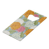 Uitstekend patroon met chrysanten creditkaart flessenopener (Voorkant Gekanteld)