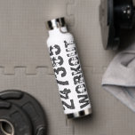 Uitstekende en gekraste tekst Werkout 247365 blauw Waterfles<br><div class="desc">Uitstekend en gekraakte tekstwerkout 247365 in grijze kleur met blauwe achtergrond. Ideaal voor iedereen die optilt,  fitness,  training,  bodybuilding en naar de gym gaat.</div>