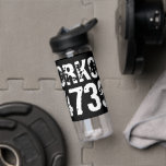 Uitstekende en gekraste tekst Werkout 247365 wit Waterfles<br><div class="desc">Uitstekende tekst Werkout 247365 in witte kleur met zwarte achtergrond. Ideaal voor iedereen die optilt,  fitness,  training,  bodybuilding en naar de gym gaat.</div>