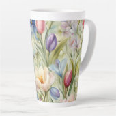 Uitstekende verfijnde lentebloemen. Schilderen Latte Mok (Rechterhoek)