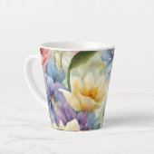 Uitstekende verfijnde lentebloemen. Schilderen Latte Mok (Linkerhoek)