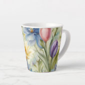Uitstekende verfijnde lentebloemen. Schilderen Latte Mok (Rechterhoek)