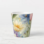 Uitstekende verfijnde lentebloemen. Schilderen Latte Mok (Voorkant)