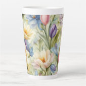 Uitstekende verfijnde lentebloemen. Schilderen Latte Mok (Voorkant)
