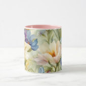 Uitstekende verfijnde lentebloemen. Schilderen Mok (Midden)