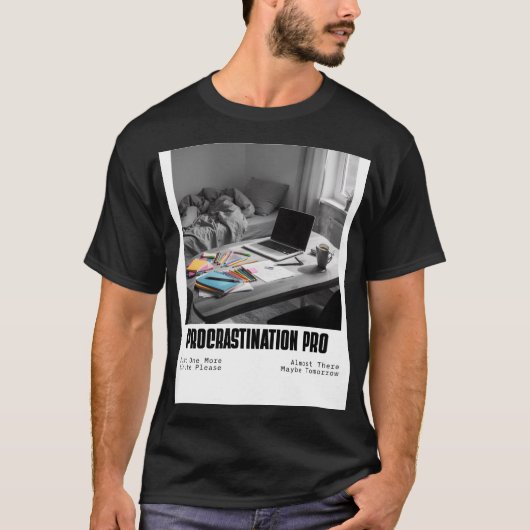 Uitstelgedrag Pro – Grappige Uitstel Quote T-shirt (Voorkant)
