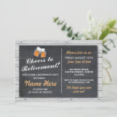 Uittredingspartij Cheers Beers Wood Chalk Invite Kaart (Staand voorkant)