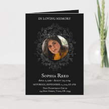 Uitvaartprogramma foto in barokke krans