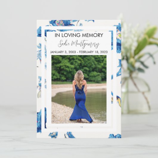 Uitvaartprogramma met blauwe rand kaart (Staand voorkant)