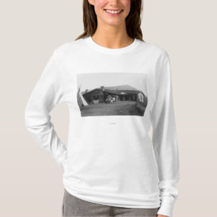 Uitzicht aan de buitenkant van een inheemse Amerik T-shirt