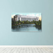 Uitzicht aan de buitenkant van het Museum of Fine  Canvas Afdruk (Insitu (Houten vloer))