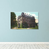 Uitzicht aan de buitenkant van Judd Hall, Wesleyan Canvas Afdruk (Insitu (Houten vloer))