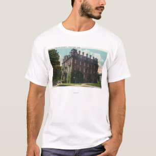 Uitzicht aan de buitenkant van Judd Hall, Wesleyan T-shirt