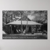 Uitzicht aan de buitenkant van sequoia poster (Voorkant)