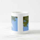 uitzicht aan de hemel met boomtop koffiemok (Center)