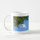 uitzicht aan de hemel met boomtop koffiemok (Links)