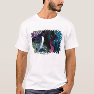 Uitzicht aan de zijkant van mensen die met een mic t-shirt