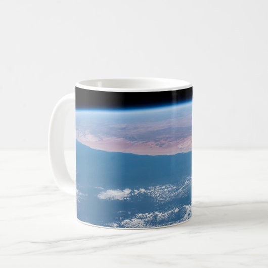 Uitzicht aan de zuidwestkust van Afrika. Koffiemok (Voorkant links)