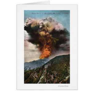 Uitzicht bosbrand in bergen