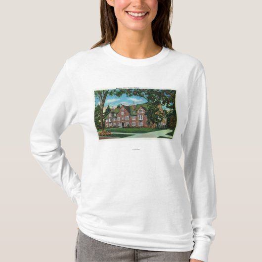 Uitzicht buitenshuis van Kendrick Hall, Vassar Col T-shirt (Voorkant)