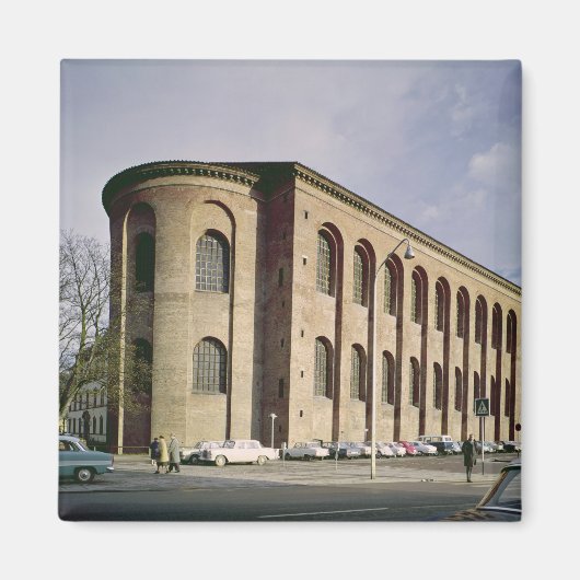 Uitzicht buitenzijde van de Aula Palatina, ingebou Magneet (Voorkant)