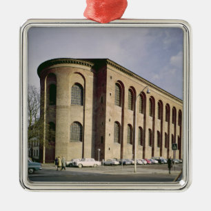 Uitzicht buitenzijde van de Aula Palatina, ingebou Metalen Ornament