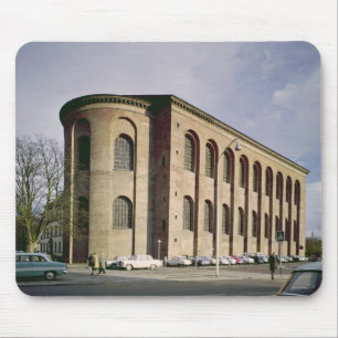 Uitzicht buitenzijde van de Aula Palatina, ingebou Muismat