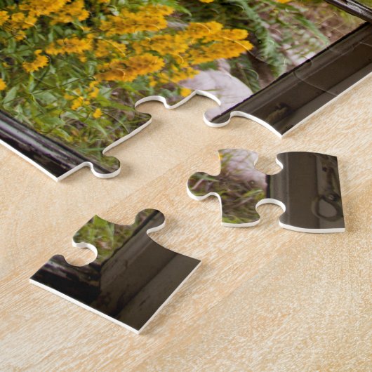 Uitzicht door oud venster legpuzzel (Zijkant)