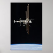Uitzicht International Space Station van Atlantis Poster (Voorkant)
