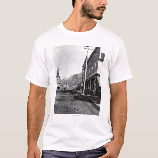 Uitzicht kijkend noordwaarts op Broadway Street, S T-shirt (Voorkant)