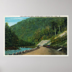 Uitzicht langs de koude rivier van de oostelijke h poster